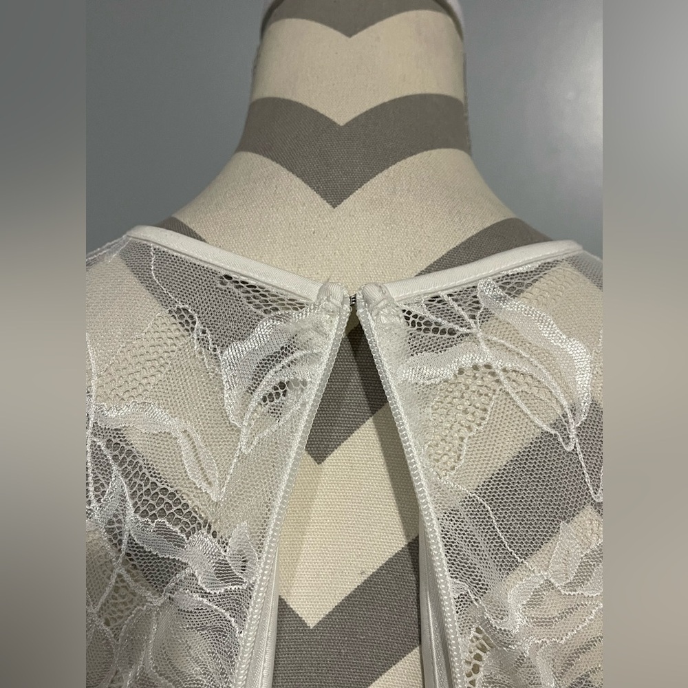 GUESS‎ LACE MINI DRESS - Picture 11 of 11